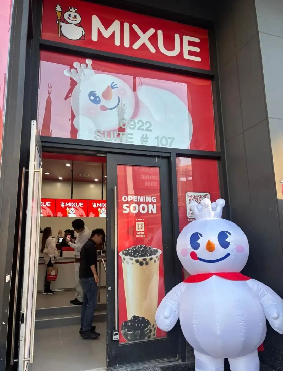 唱主题曲免费领冰淇淋，蜜雪冰城美国首店试运营，最高可选200%糖度