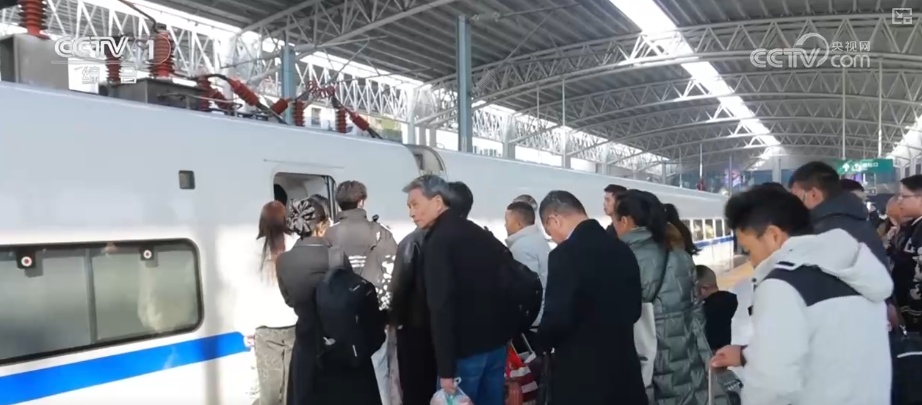 领跑、新高、释放，6.0%、30%！透过“关键词+数据”看中国经济新成就