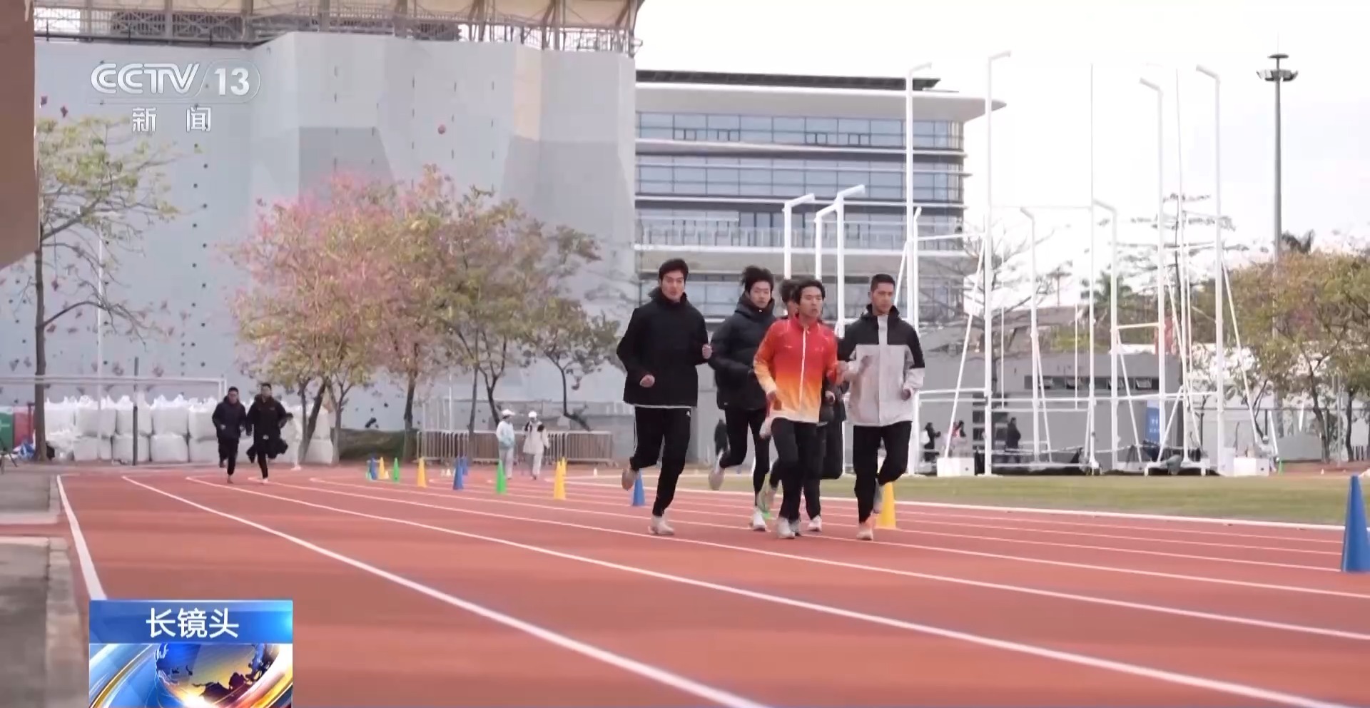 双向奔赴 他们并肩前行定义终点