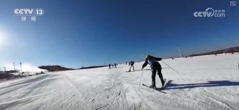 “花样场景+惠民政策”延长“链式体验” “冰雪+”激活消费新“动”力