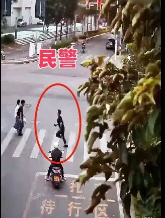 直击抓捕现场！厦门警方街头百米狂追嫌疑人......