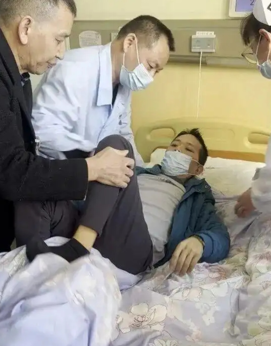 煎饼摊摊主患癌,福建一条小吃街商户齐心更换收款码为其募捐,一周筹到30万元救命钱 煎饼摊摊主患癌,福建一条小吃街商户齐心更换收款码为其募捐,一周筹到30万元救命钱