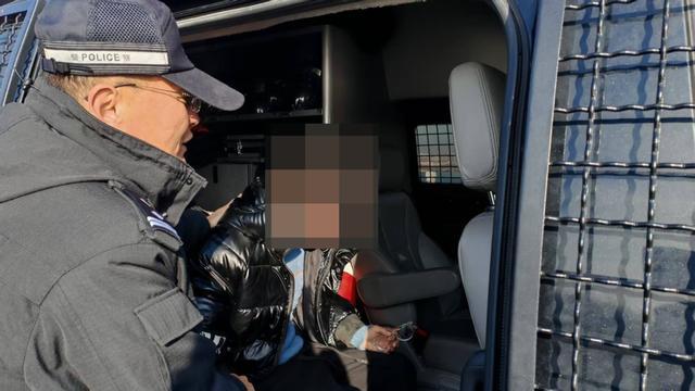 “兄弟,别冲动!” 潍坊男子坐桥边欲轻生,民警暖心安抚后飞扑救下! “兄弟,别冲动!” 潍坊男子坐桥边欲轻生,民警暖心安抚后飞扑救下!