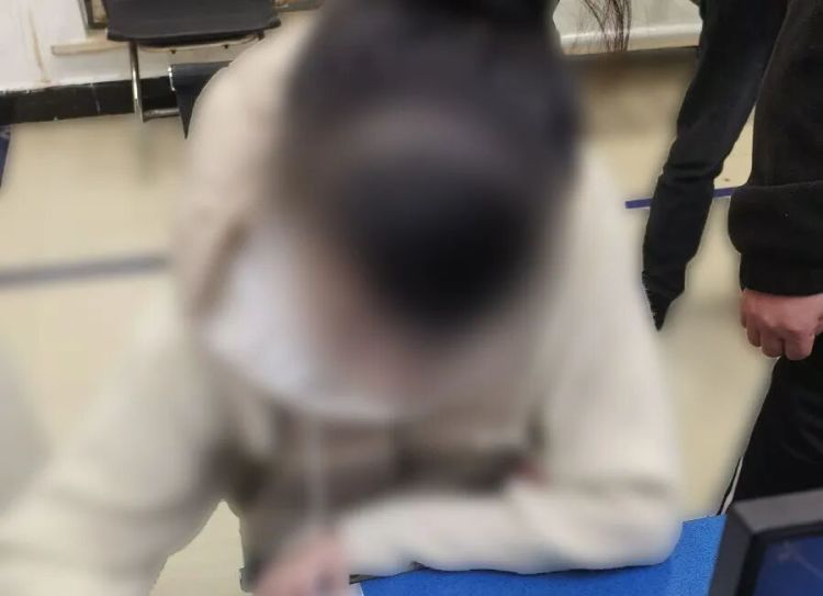 女子携5万现金赴“约”，没想到被警方叫回派出所
