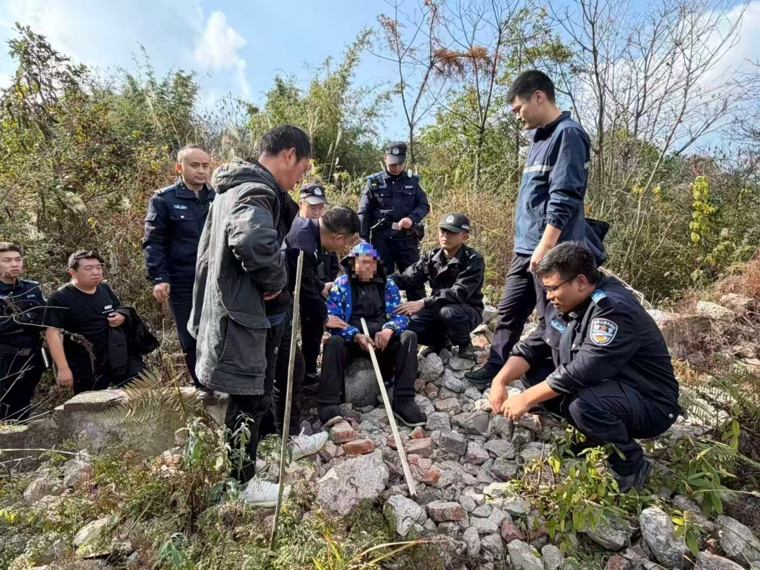 只因想要个手机，76岁大爷赌气躲进深山！靠一瓶白酒开启老年“荒野求生”