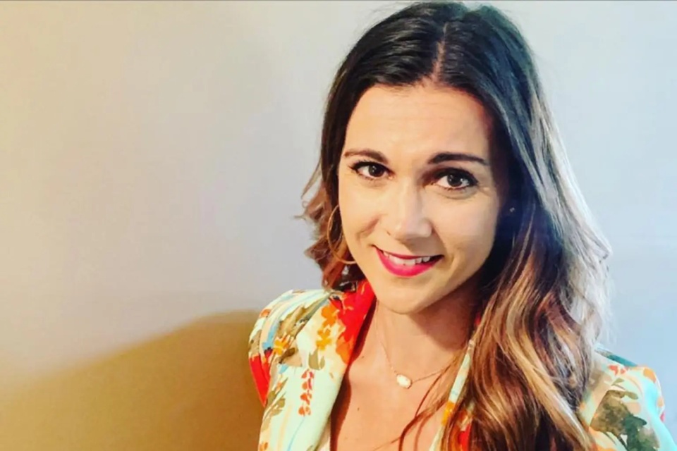 美国知名体育记者与丈夫家中遭枪击身亡，三岁儿子在场未受伤