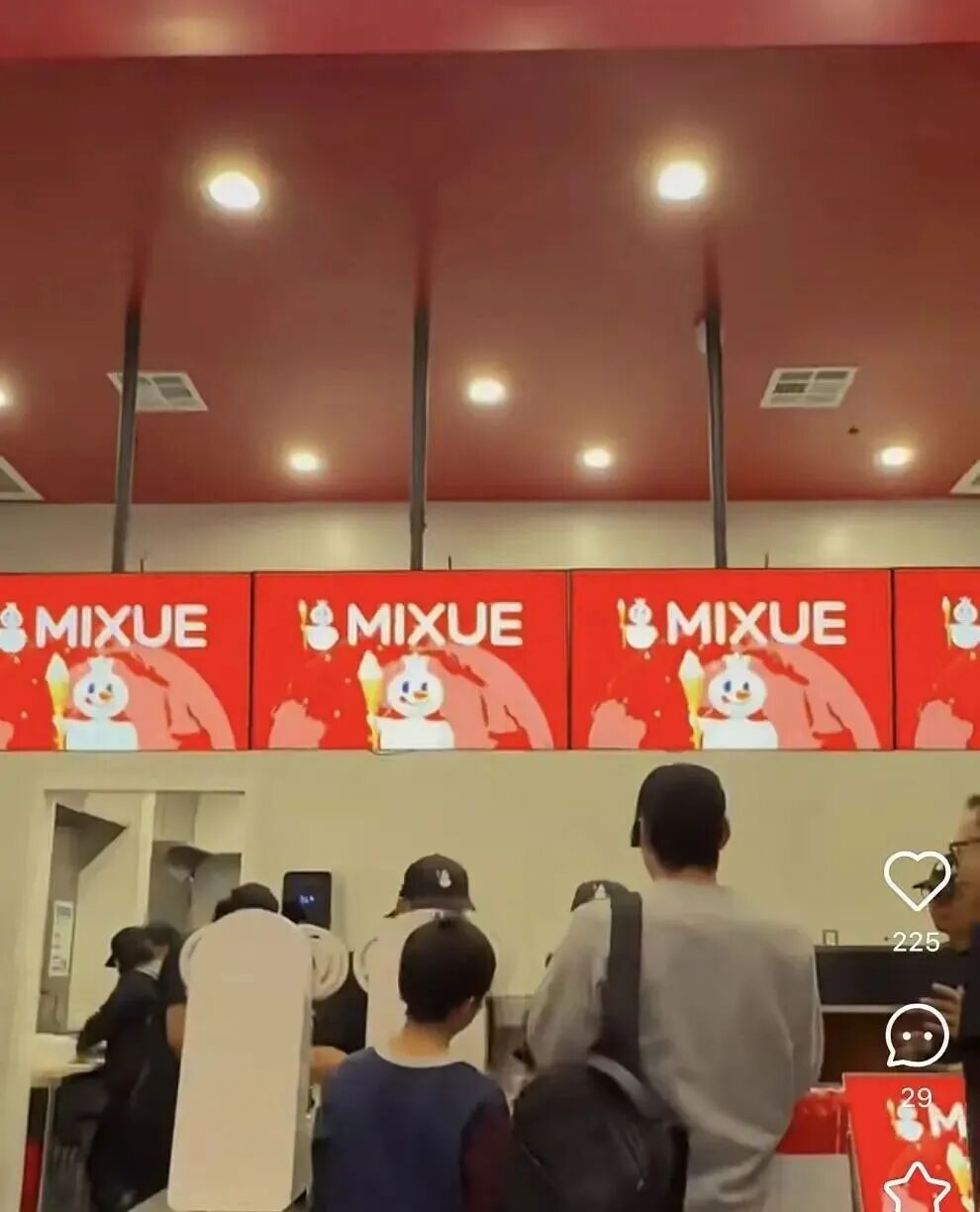 唱主题曲免费领冰淇淋，蜜雪冰城美国首店试运营，最高可选200%糖度
