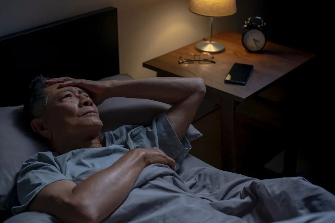 穿袜子睡觉，深睡眠更多，但这四类人千万别穿袜子睡觉