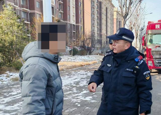 “兄弟,别冲动!” 潍坊男子坐桥边欲轻生,民警暖心安抚后飞扑救下! “兄弟,别冲动!” 潍坊男子坐桥边欲轻生,民警暖心安抚后飞扑救下!