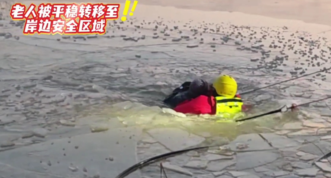 银川冰冷刺骨湖水中，他以拳砸冰救人！