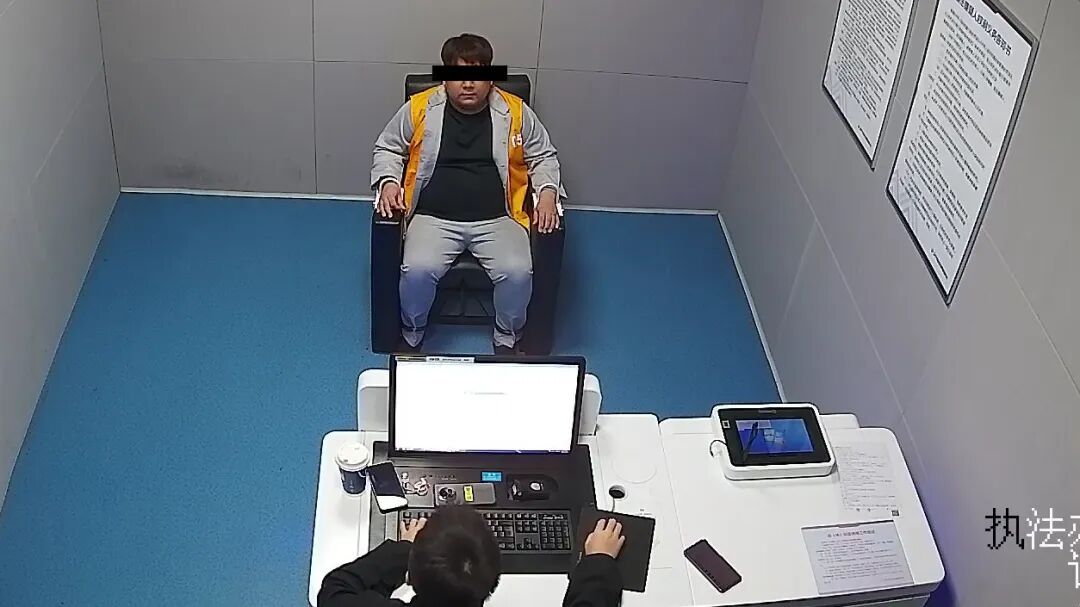 美女教练被抓了?长这样→ 美女教练被抓了?长这样→