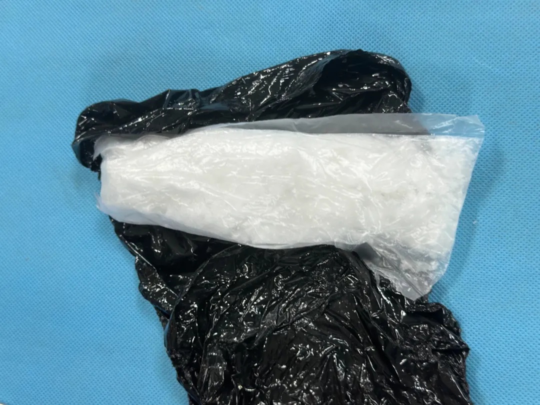 灯具内部夹藏近10斤冰毒!广州海关在广州白云机场口岸查获一批毒品冰毒 灯具内部夹藏近10斤冰毒!广州海关在广州白云机场口岸查获一批毒品冰毒