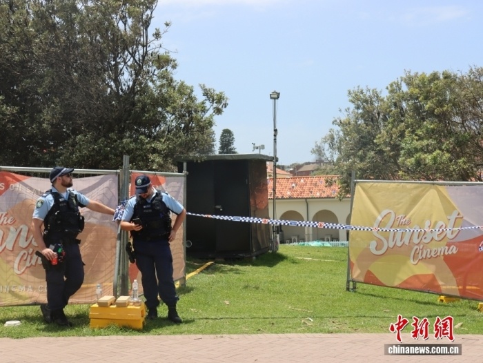 澳大利亚海滩枪击案嫌疑人受到59项指控 包括15项谋杀指控