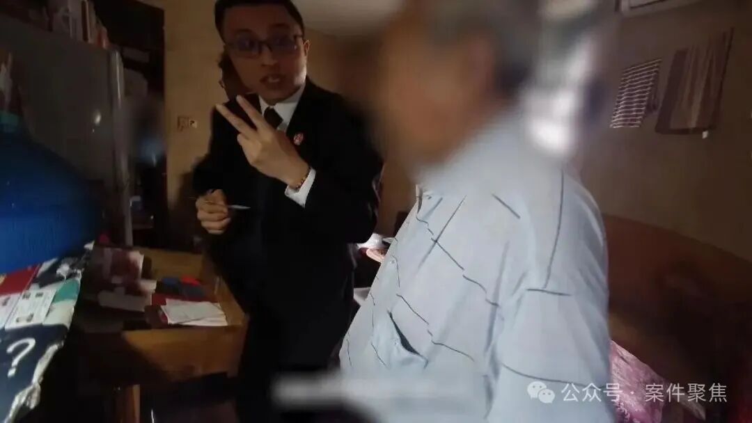 房子被查、两次被拘也拒不执行!上海阿姨每天躺100万元现金上睡觉,藏着什么秘密? 房子被查、两次被拘也拒不执行!上海阿姨每天躺100万元现金上睡觉,藏着什么秘密?