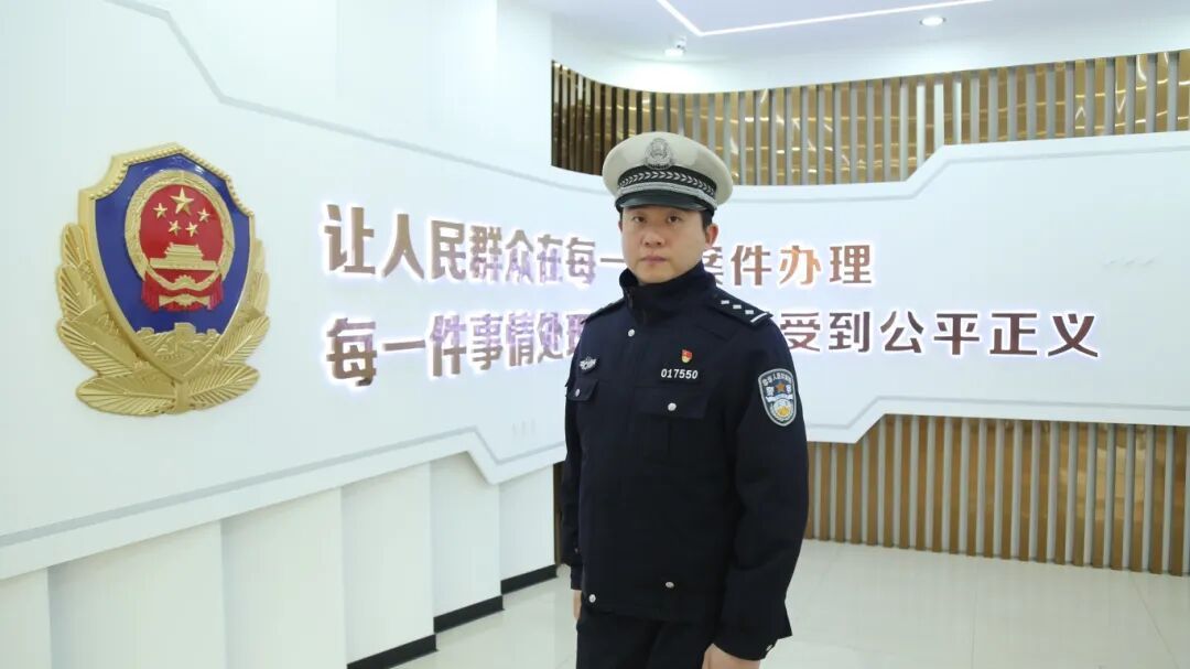 两岁娃误吞药交警护送就医,医生划重点:这几件事千万别做 两岁娃误吞药交警护送就医,医生划重点:这几件事千万别做