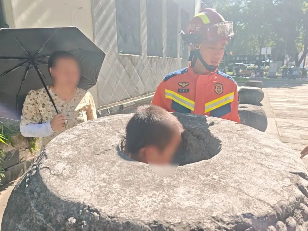 妈妈:“切断算了!”儿子:“切断什么?我的腿吗?” 妈妈:“切断算了!”儿子:“切断什么?我的腿吗?”