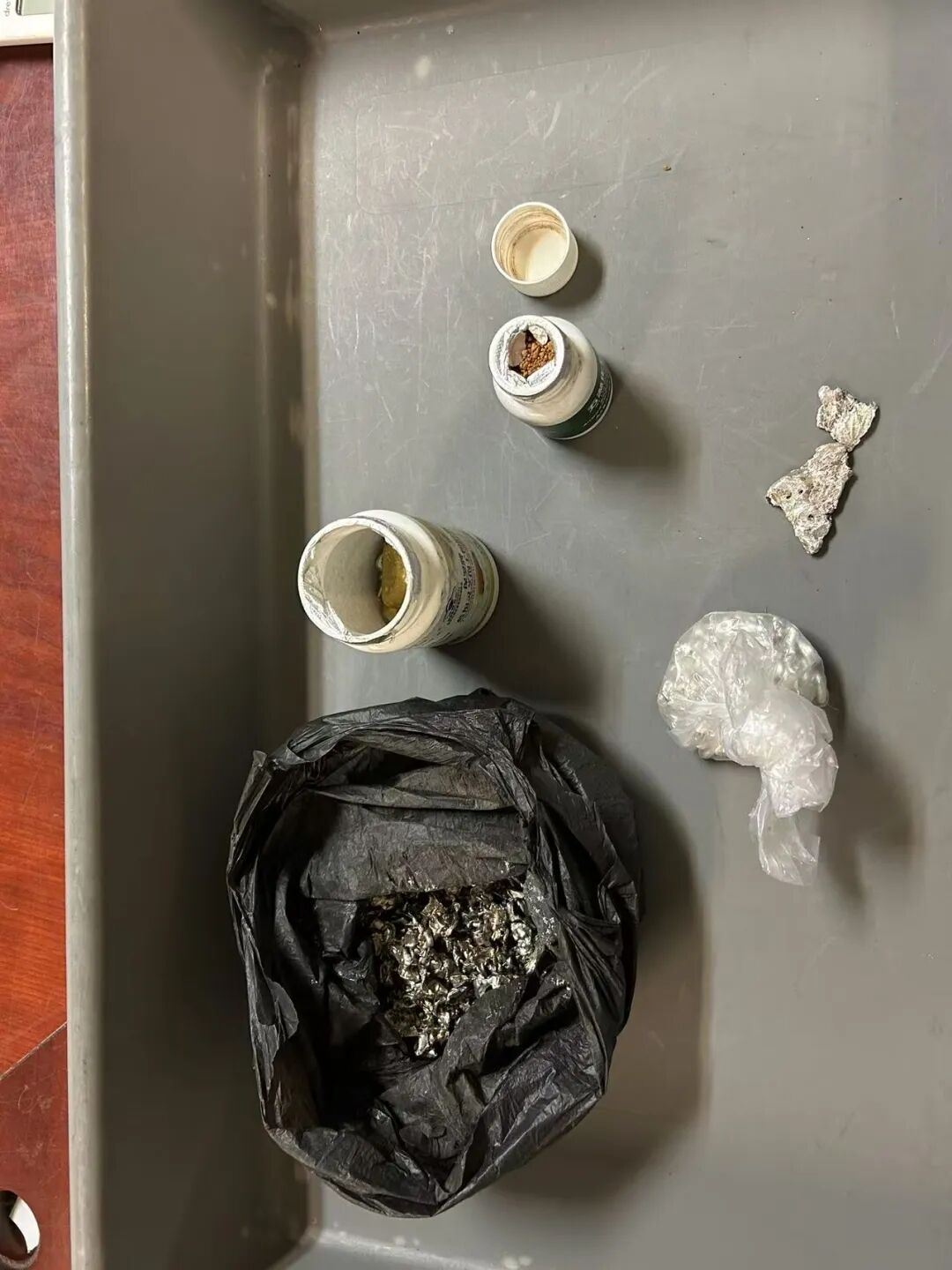 “炼金术师”违规携带金银制品进境,被广州海关查获 “炼金术师”违规携带金银制品进境,被广州海关查获