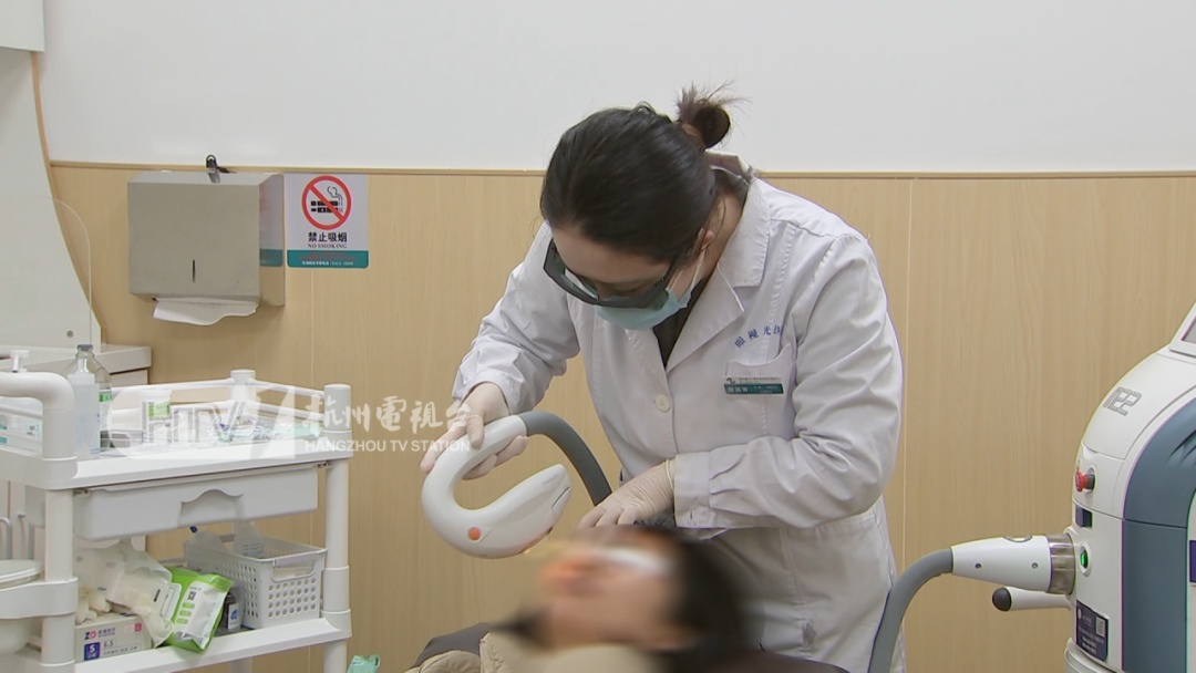 浙江一医院迎来就诊高峰,这种病女性更容易得!严重可能失明...... 浙江一医院迎来就诊高峰,这种病女性更容易得!严重可能失明......