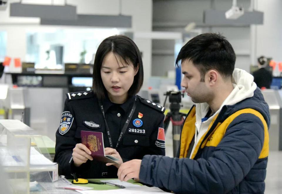 240小时过境免签政策实施一年,4000余人次在湖南口岸享受便利 240小时过境免签政策实施一年,4000余人次在湖南口岸享受便利