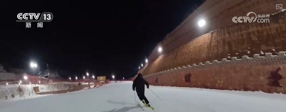 “一地一品、全域联动”冰雪文旅新体验火出圈 “冰雪+”为经济发展添热力 “一地一品、全域联动”冰雪文旅新体验火出圈 “冰雪+”为经济发展添热力