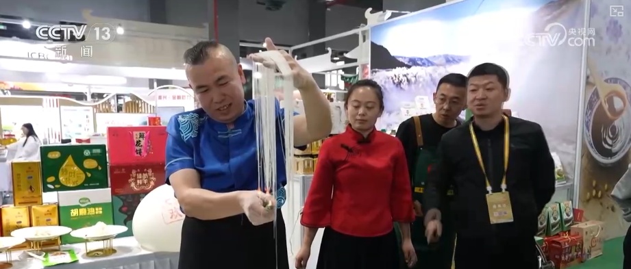 从“返乡一人”到“带动一方” “新农人”矩阵驱动“土特产”变身“金招牌” 从“返乡一人”到“带动一方” “新农人”矩阵驱动“土特产”变身“金招牌”