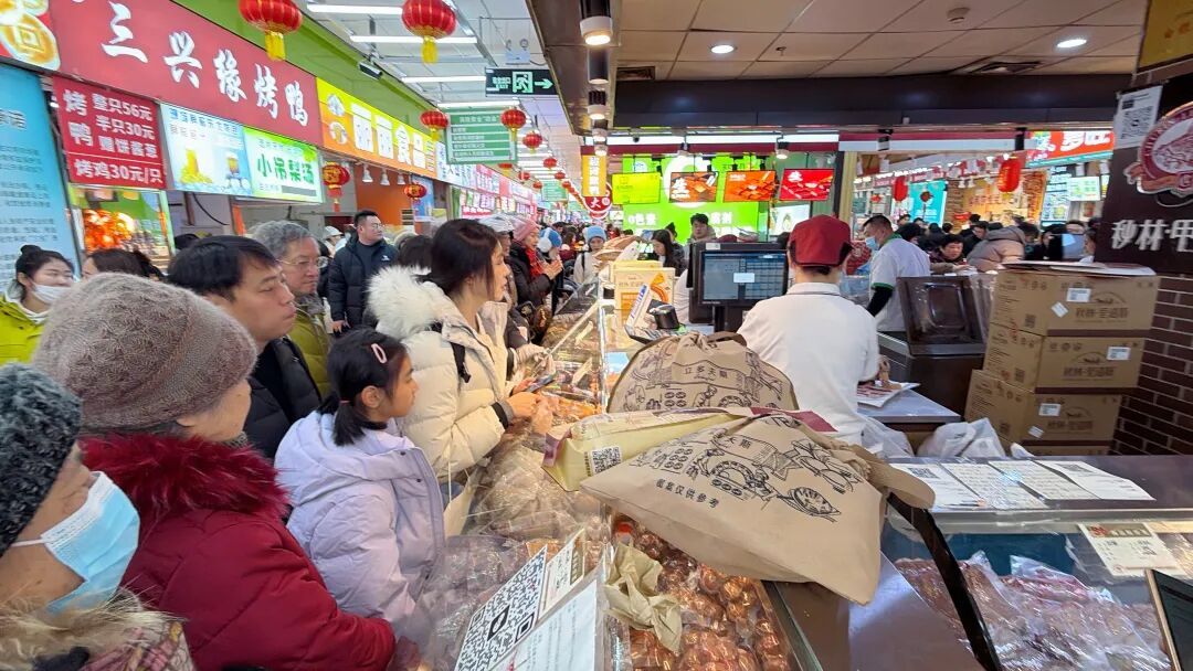 哈尔滨“菜市场美食游”火了!游客:主打一个“全都要” 哈尔滨“菜市场美食游”火了!游客:主打一个“全都要”