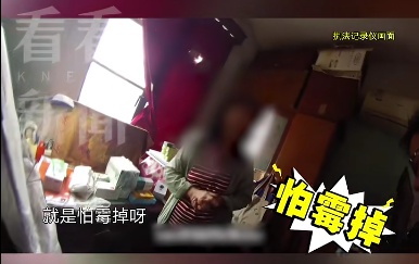 女子每天躺在100万现金上睡觉!家中成箱的现金 女子每天躺在100万现金上睡觉!家中成箱的现金