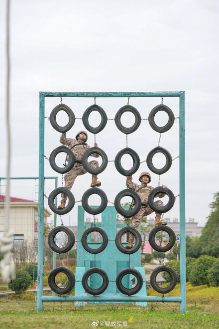 战斗力拉满!直击武警官兵冬季练兵场 战斗力拉满!直击武警官兵冬季练兵场