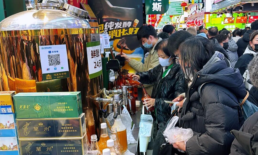 哈尔滨“菜市场美食游”火了!游客:主打一个“全都要” 哈尔滨“菜市场美食游”火了!游客:主打一个“全都要”