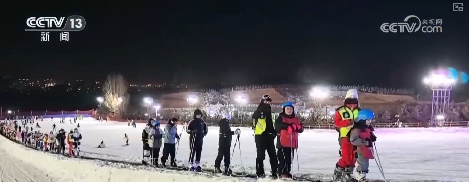 “一地一品、全域联动”冰雪文旅新体验火出圈 “冰雪+”为经济发展添热力 “一地一品、全域联动”冰雪文旅新体验火出圈 “冰雪+”为经济发展添热力