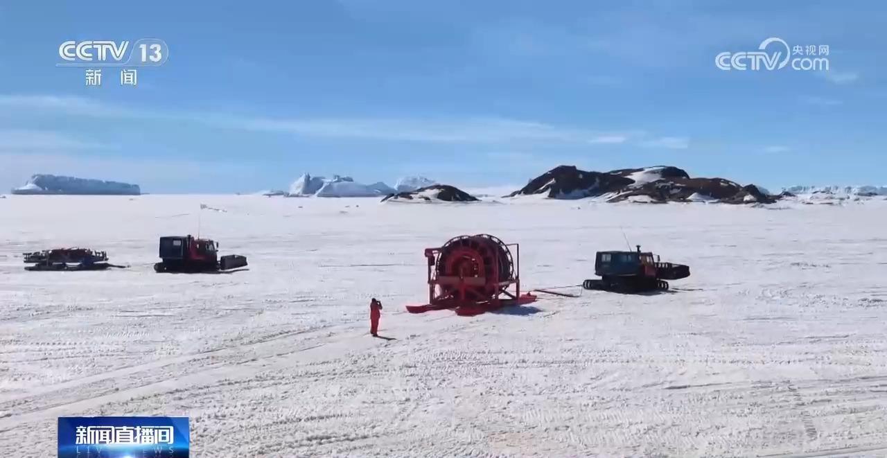 如何在南极海冰上拖行十几吨的重型设备？答案是“穿鞋”