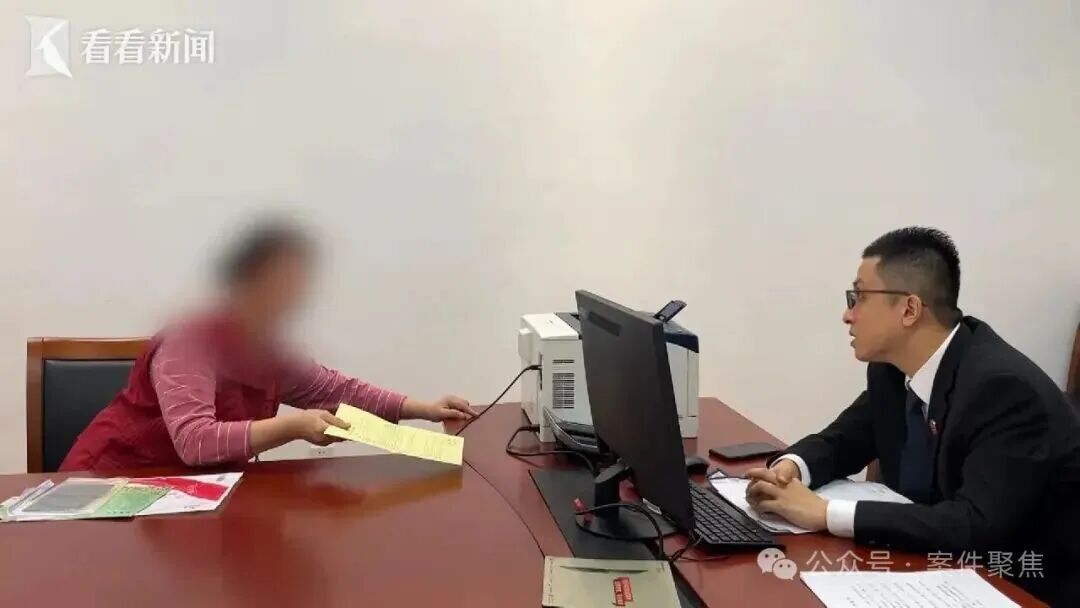 房子被查、两次被拘也拒不执行!上海阿姨每天躺100万元现金上睡觉,藏着什么秘密? 房子被查、两次被拘也拒不执行!上海阿姨每天躺100万元现金上睡觉,藏着什么秘密?