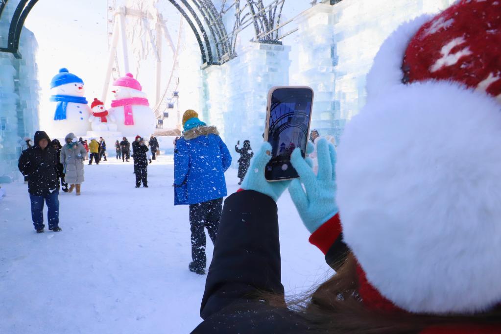 哈尔滨冰雪大世界开园首日观察 哈尔滨冰雪大世界开园首日观察