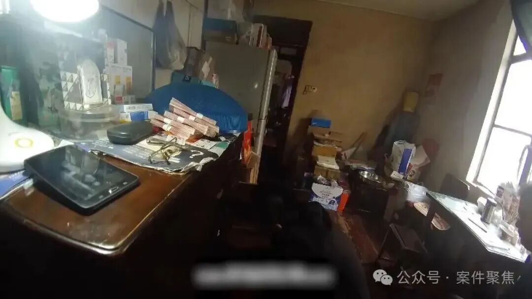 房子被查、两次被拘也拒不执行!上海阿姨每天躺100万元现金上睡觉,藏着什么秘密? 房子被查、两次被拘也拒不执行!上海阿姨每天躺100万元现金上睡觉,藏着什么秘密?
