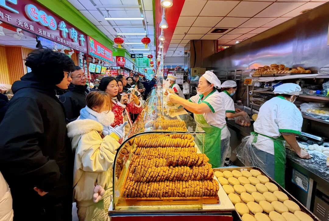 哈尔滨“菜市场美食游”火了!游客:主打一个“全都要” 哈尔滨“菜市场美食游”火了!游客:主打一个“全都要”