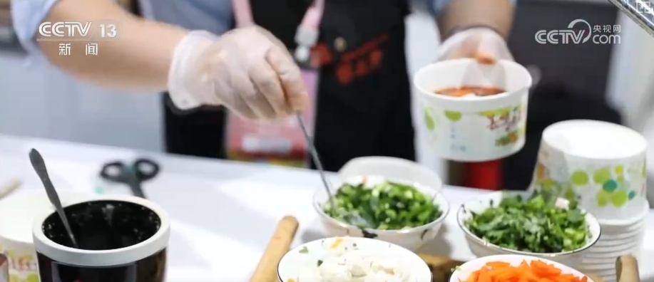 从“返乡一人”到“带动一方” “新农人”矩阵驱动“土特产”变身“金招牌” 从“返乡一人”到“带动一方” “新农人”矩阵驱动“土特产”变身“金招牌”