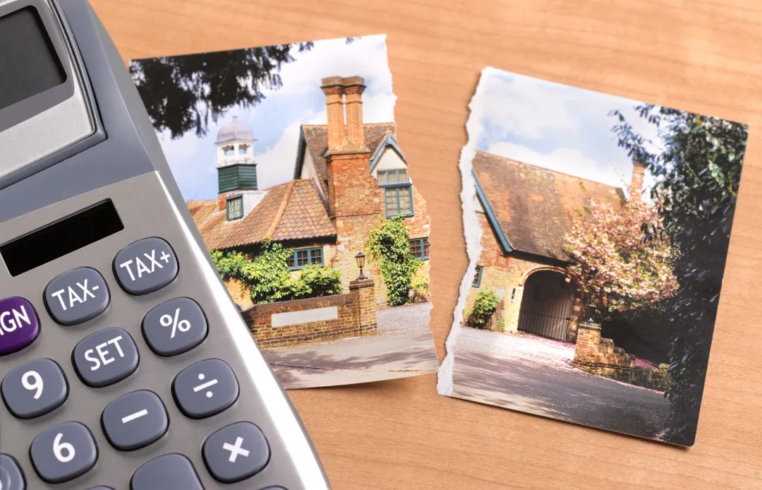 罕见!上海阿姨每天躺在100万现金上睡觉……房子被查、两次被拘也拒不执行! 罕见!上海阿姨每天躺在100万现金上睡觉……房子被查、两次被拘也拒不执行!