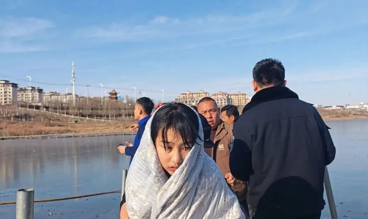 冰窟救人女孩李佳婷,拟确认见义勇为! 冰窟救人女孩李佳婷,拟确认见义勇为!