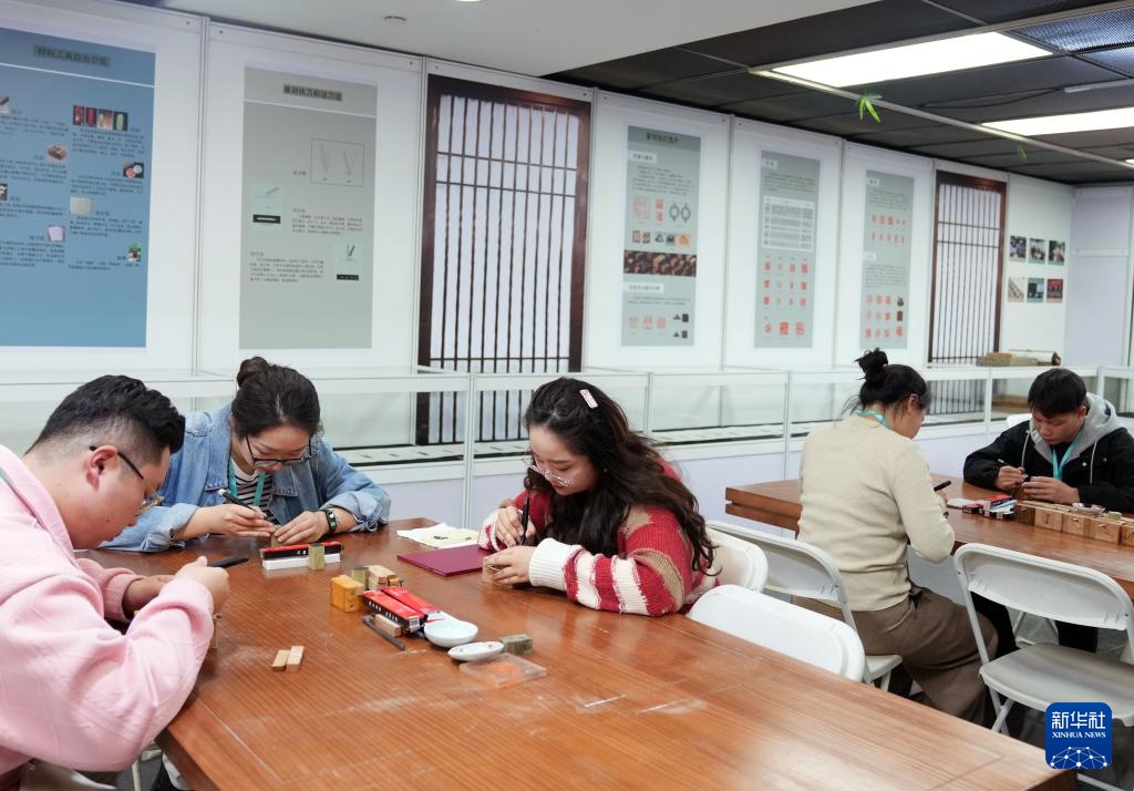 2025全国大学生篆刻大展在沪开幕