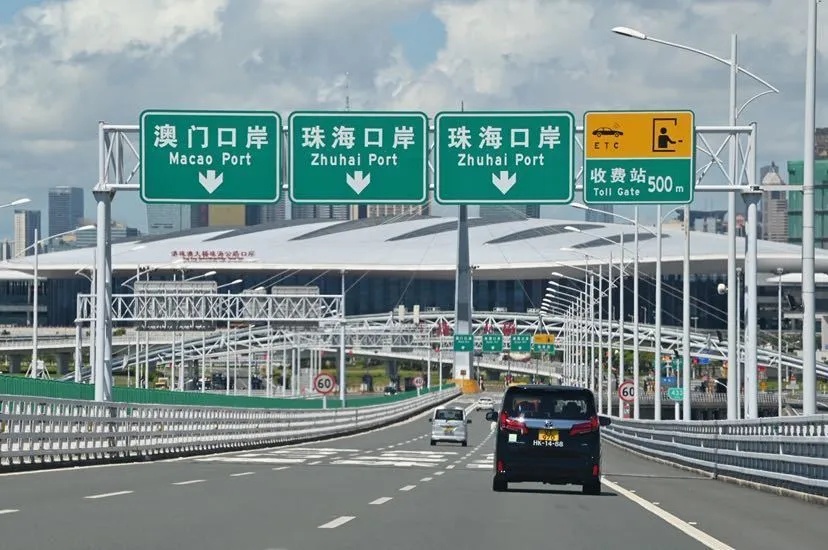 “粤车南下”首批车主上牌了，开车去香港这些细节要注意