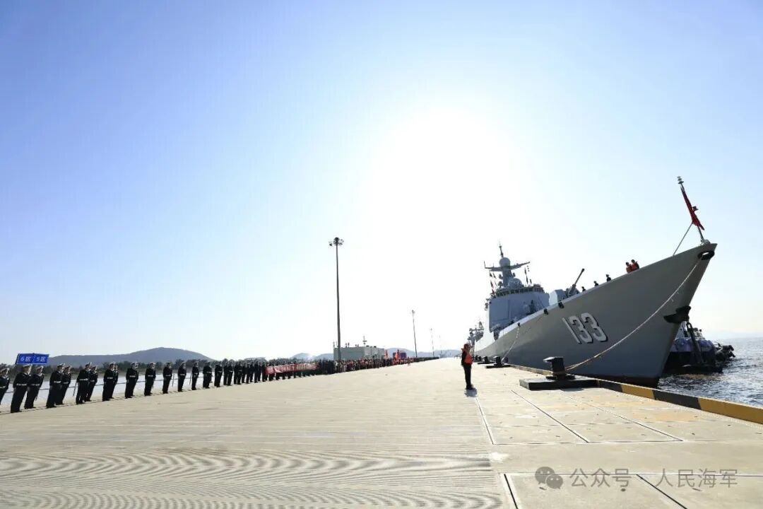 中国海军第47批护航编队完成任务返回舟山