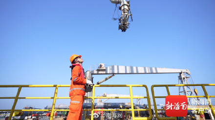 封关首日，第一批“零关税”通关货物抵达洋浦港