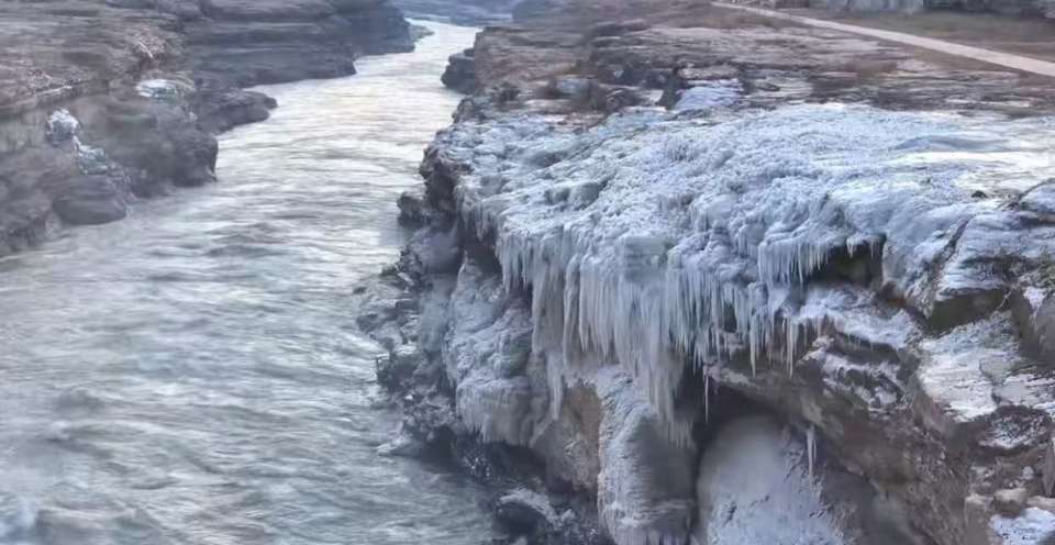绝美奇景！陕西黄河壶口瀑布进入“冰瀑玉壶”观赏期，免门票至明年2月10日
