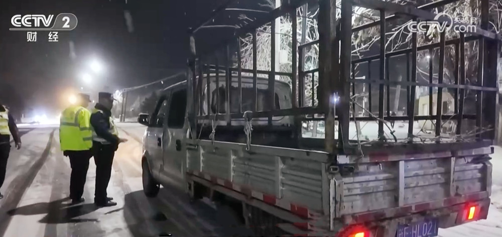 各地各部门积极应对冷空气 “以雪为令”保通保畅保安全保民生