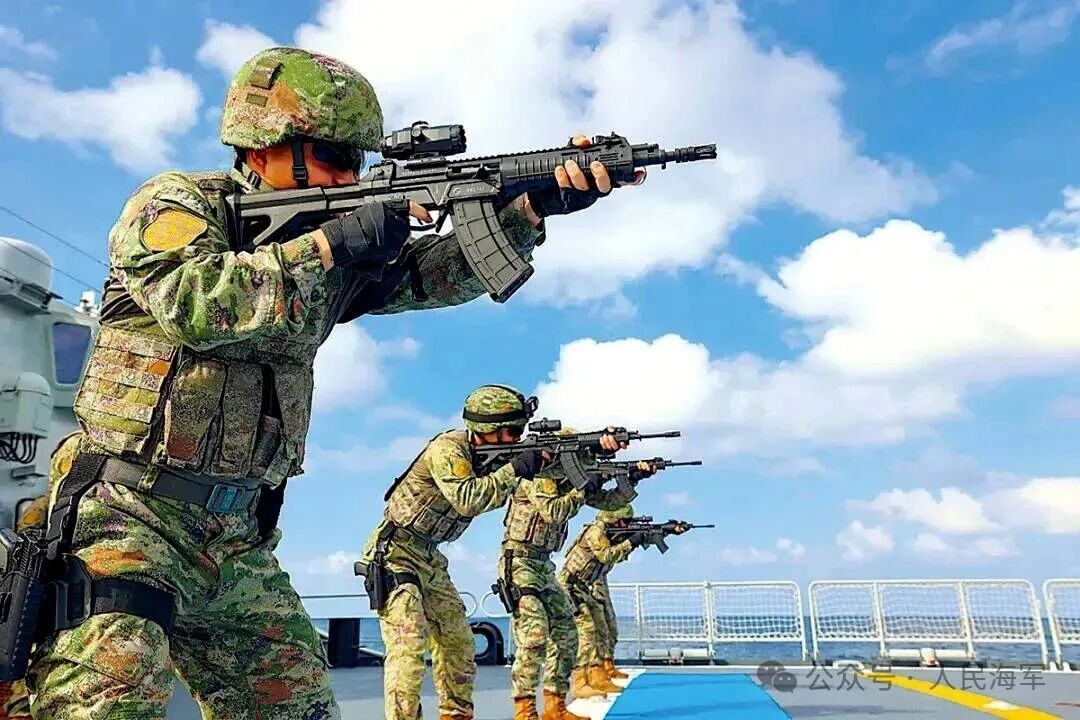 中国海军第47批护航编队完成任务返回舟山