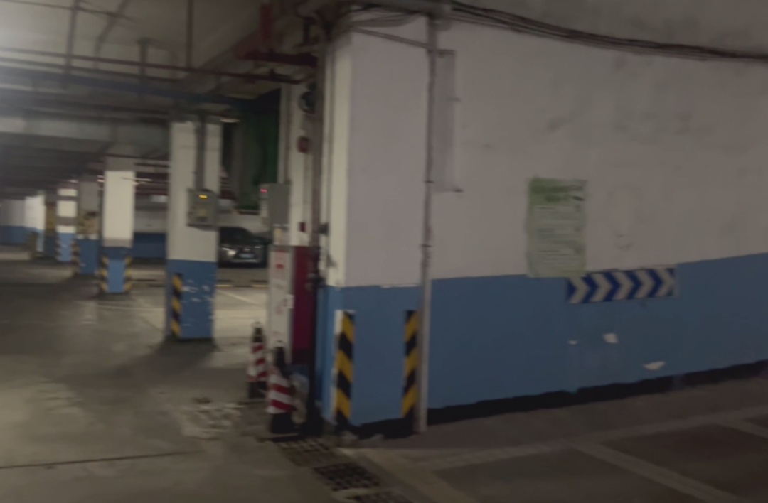 广州一小区地下车库要建大型游泳池，居民每天“心惊惊”