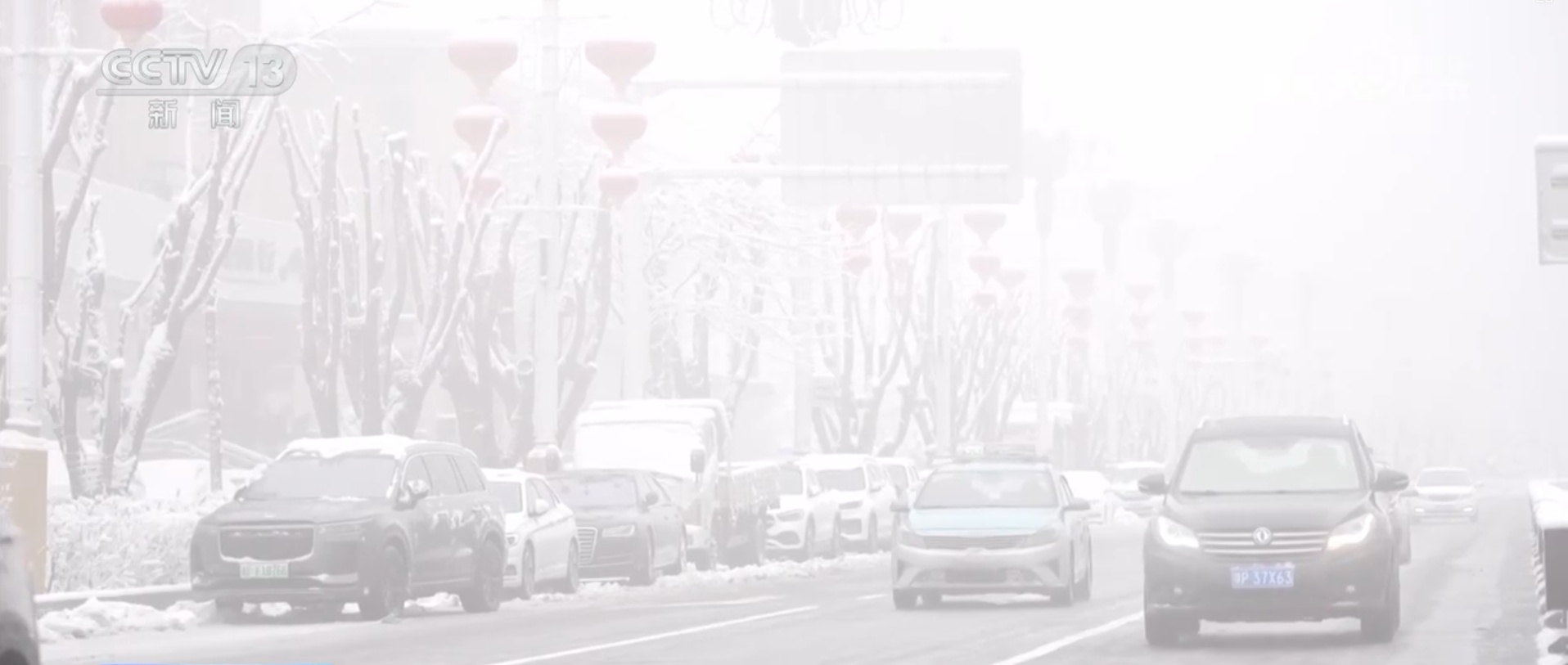 多地遭遇降雪天气 交警部门开启“直播+”模式保出行畅通