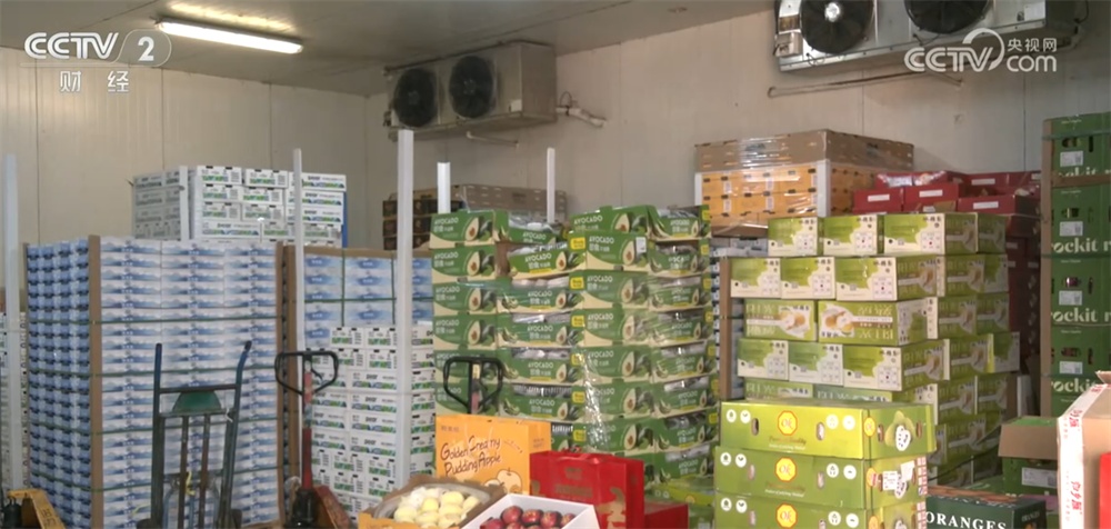 进口水果量升价降、年宵花卉供销两旺 节前消费市场“琳琅满目”货足价稳