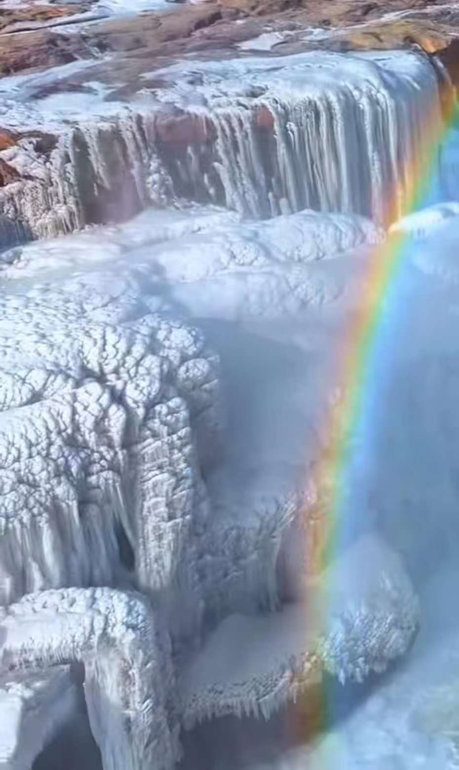 绝美奇景！陕西黄河壶口瀑布进入“冰瀑玉壶”观赏期，免门票至明年2月10日