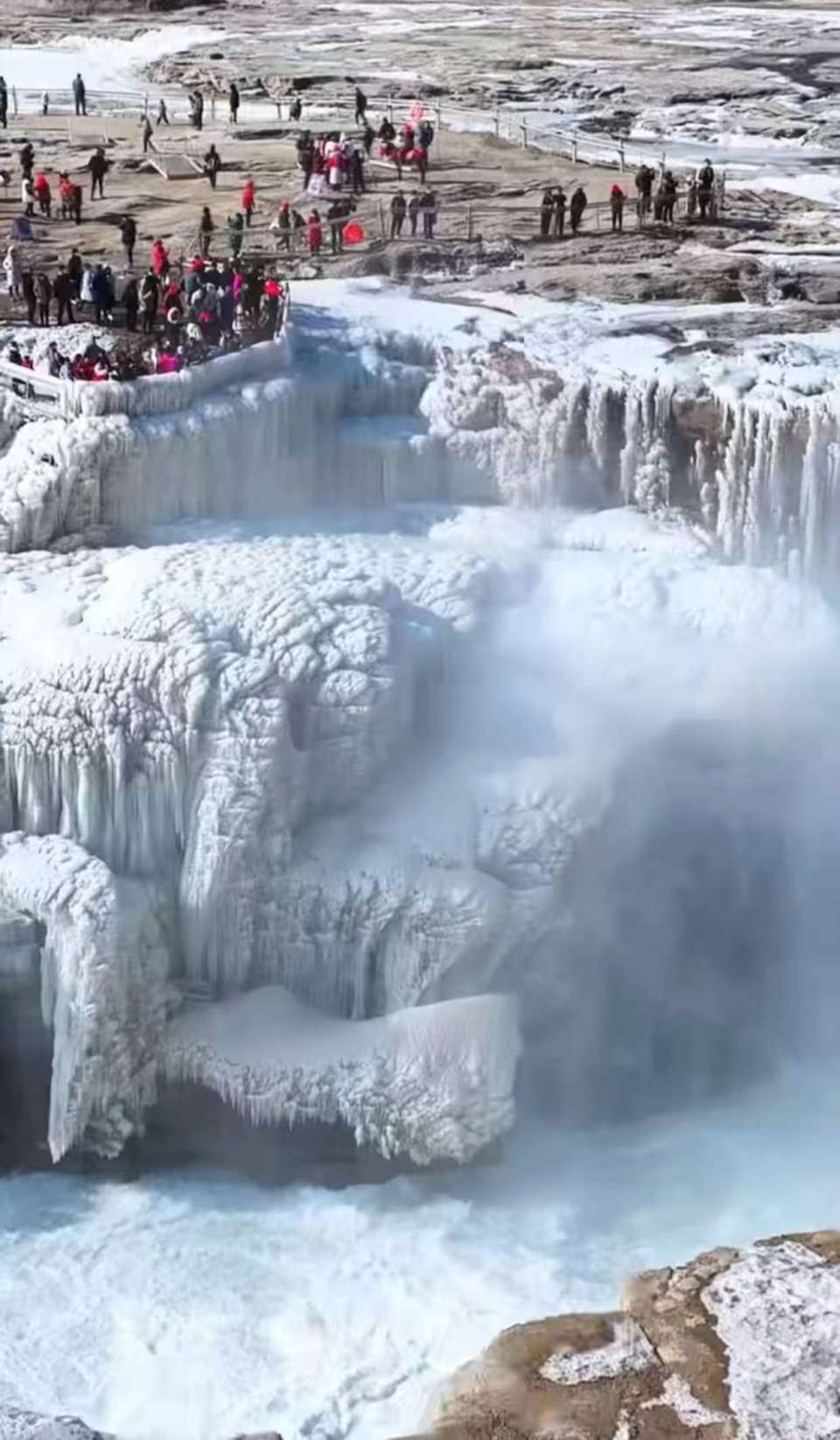 绝美奇景！陕西黄河壶口瀑布进入“冰瀑玉壶”观赏期，免门票至明年2月10日
